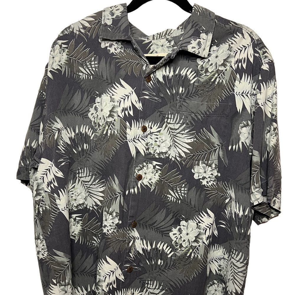 Tommy Bahama Men’s Collard Button up Top Size Large